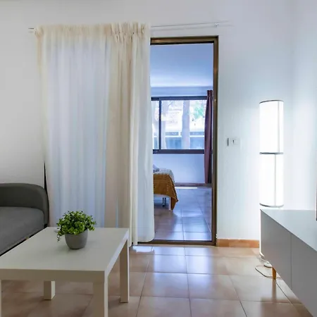 Cristianos Cozy Wild Apartment