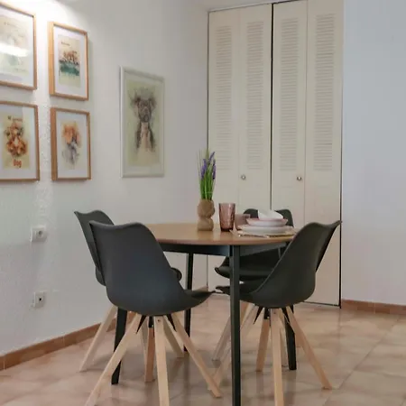 Cristianos Cozy Wild Apartment